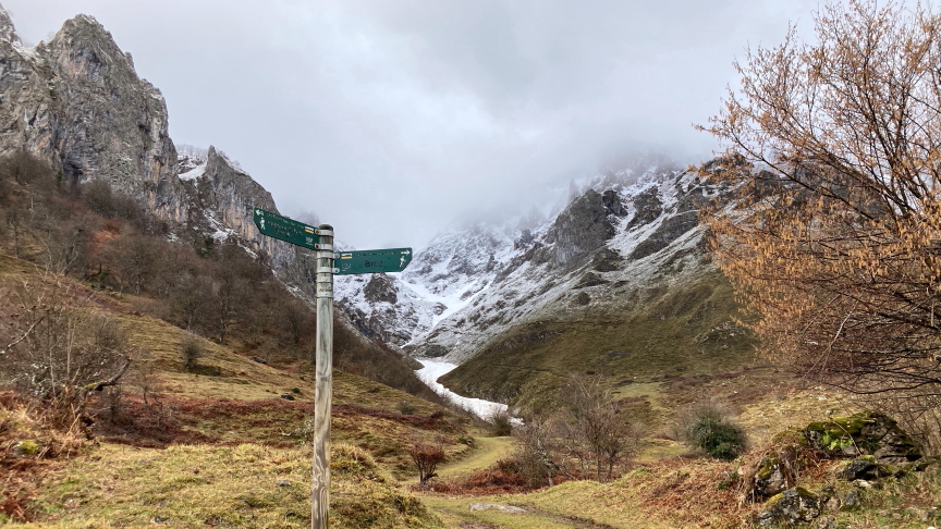 Sendero en Picos de Europa, Liébana, Cantabria